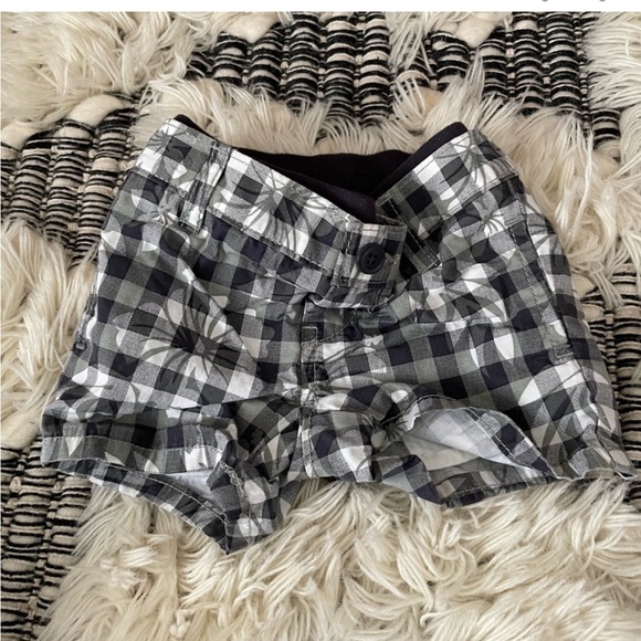 $10 add on bundle of baby gap shorts - Picture 2 of 7